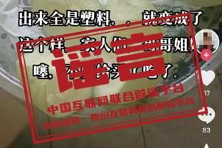 阿尔本与女友在成都参观大熊猫，还展示了特别版头盔涂装？